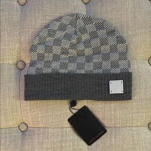 Louis Vuitton Gray cashmere checkered Knit Beanie NWT OS